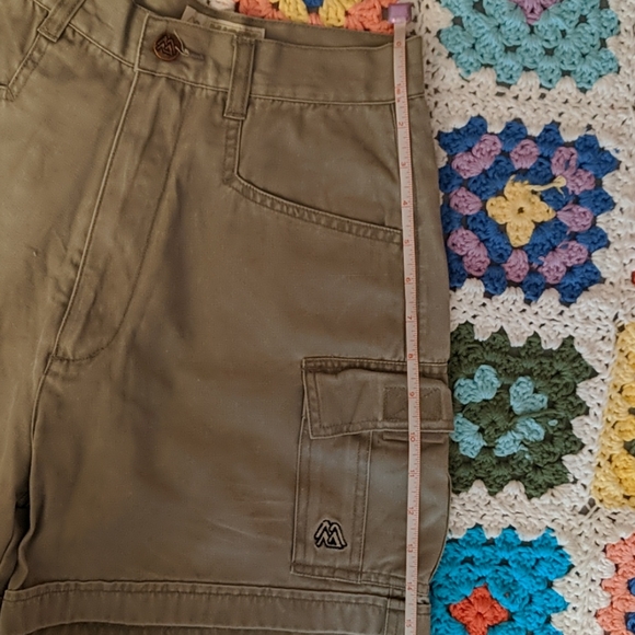 New thick sturdy cargo shorts with many pockets - Picture 7 of 8